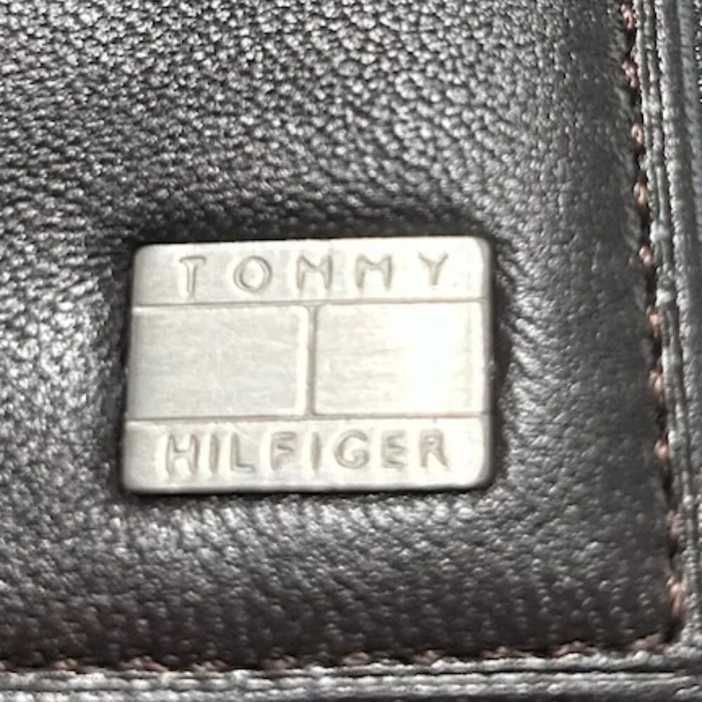 Tommy Hilfiger - NWOT Men's Dark Brown Trifold Leather Wallet & Valet